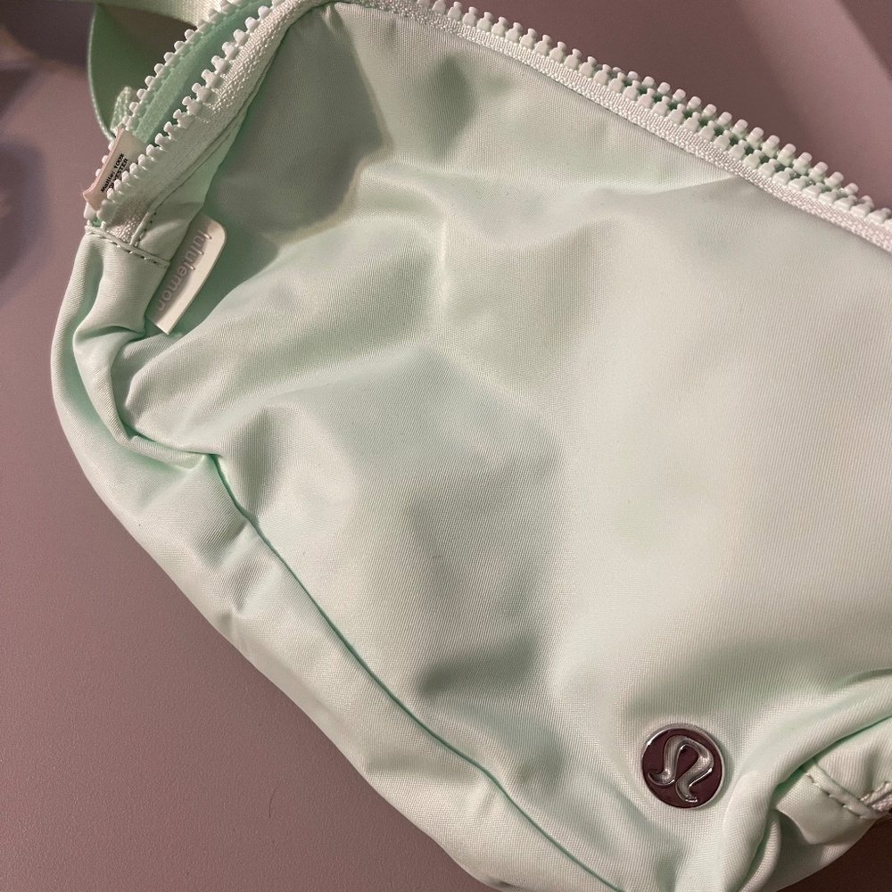 Lululemon Everywhere Belt Bag